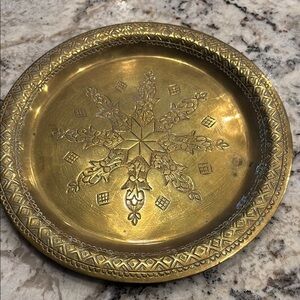 Vintage‎ Brass Floral Hand Etched Decorative Hanging Plate 7 3/4”